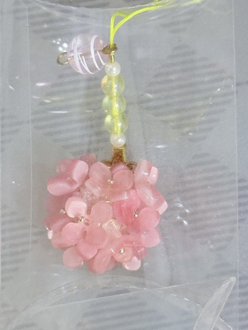 Hydrangea Charm (Category: Handmade Craft) located in Singapore. Submitted by bloodri (Listing ID 1433722281, Image 3). Description: Hydrangea charm 2x2cm Orangex2 Blue Colorfulx2 Pink .