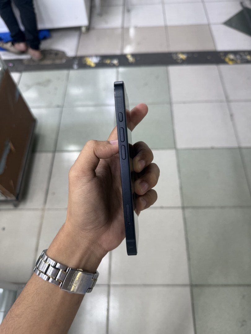 iPhone 16e 128gb Smart Lock 100% batt 58 cycle count makinis (Category: iPhone 16 Series) located in Manila. Submitted by carimgadgets (Listing ID 1433743536, Image 3). Description: .
