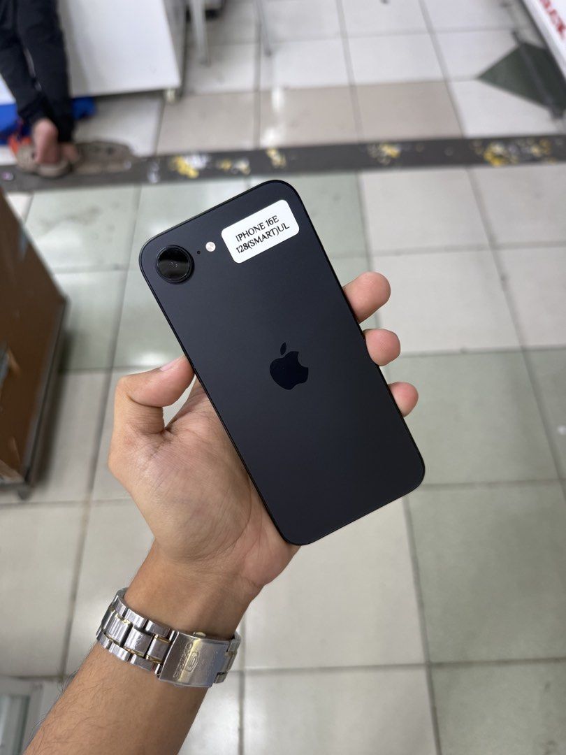 iPhone 16e 128gb Smart Lock 100% batt 58 cycle count makinis (Category: iPhone 16 Series) located in Manila. Submitted by carimgadgets (Listing ID 1433743536, Image 1). Description: .