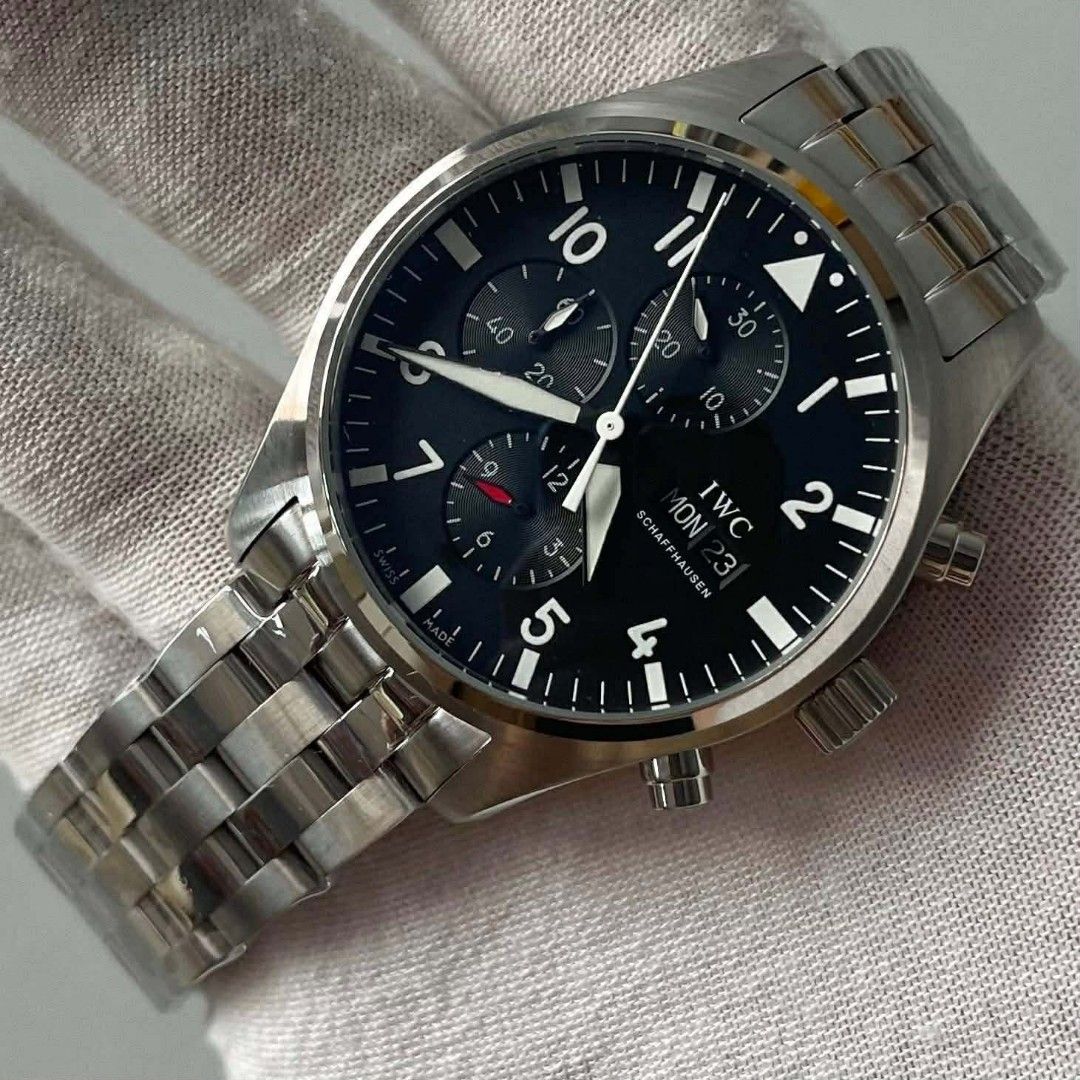 IWC Pilot's (Category: Luxury Watches) located in Manila. Submitted by kaneramos031818 (Listing ID 1433762465, Image 3). Description: IWC Pilot's Chronograph watch with a blue dial and stainless steel bracelet. Includes an extra blue leather strap. Features chronograph subdials and a day-date display. Comes with a wooden box..