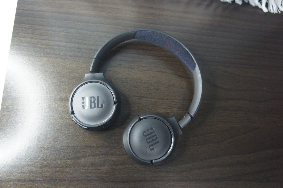 JBL Headphones - Black