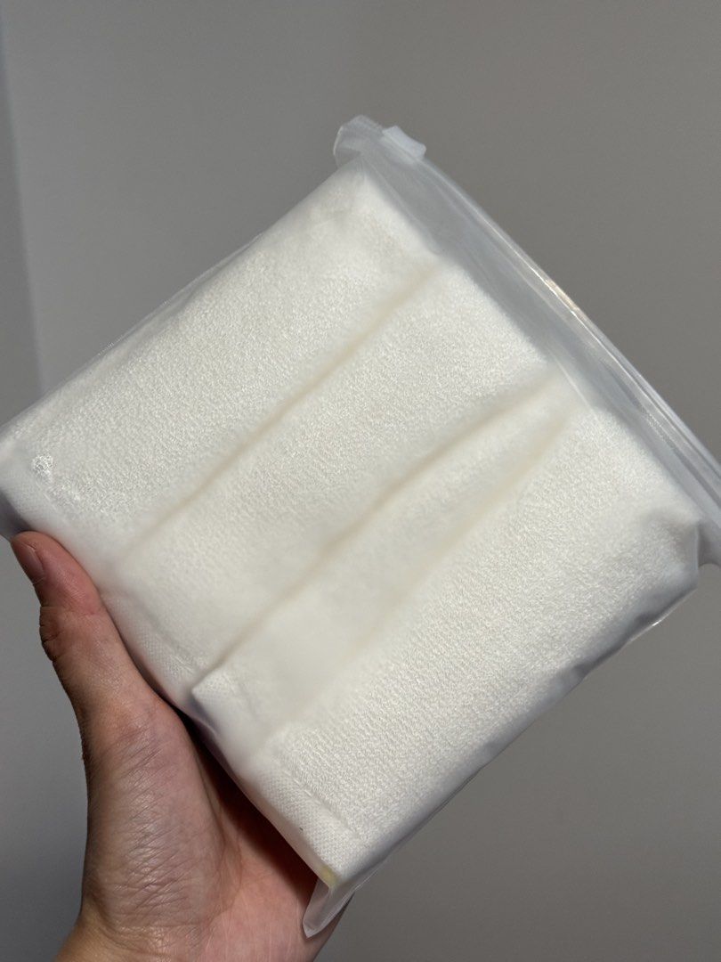 Kalma Bamboo Washcloths (Category: Other Baby Bathing & Changing Needs) located in Mandaluyong City. Submitted by anj_declutters (Listing ID 1433594854, Image 2). Description: - 4-pack of Kalma Bamboo Washcloths - Made from 100% premium bamboo fiber - Gentle and soft on skin - Hypoallergenic - Ultra-absorbent - Each washcloth measures 25cm x 25cm - Features color-coded tags.