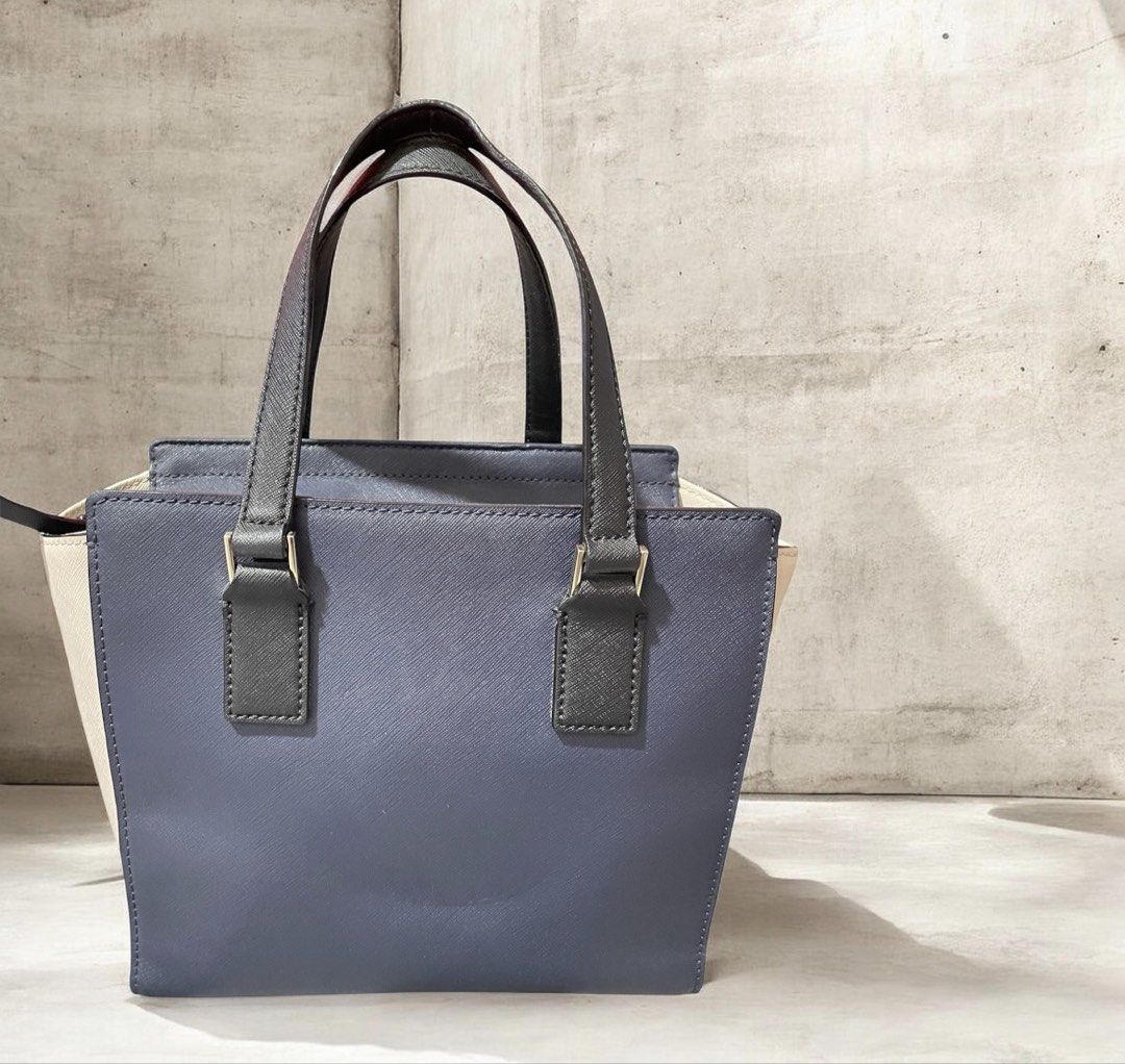 Kate Spade Two-Tone Satchel - Navy/Cream (Category: Luxury Bags & Wallets) located in Las Pinas. Submitted by lunaballoona (Listing ID 1433669864, Image 2). Description: - Kate Spade Two-Tone Satchel - Navy and Cream color - Includes bag and detachable long strap - Secure zip top closure - Stylish and versatile handbag.