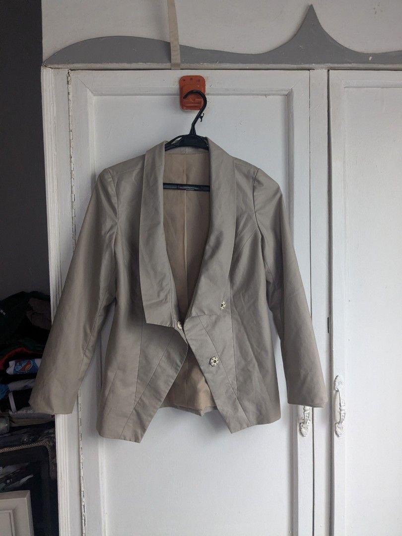 Khaki Office Coat and Pants Set Coordinates (Category: Sets or Coordinates) located in Quezon City. Submitted by nnncorner (Listing ID 1433678183, Image 3). Description: Custom Made Khaki Office Blazer and Pants Coat Length 24 inches Coat Width 15 inches Pants Waist 15 inches (28-30 waistline) Pants Length 37 inches No ww No issues 9/10 condition For small to medium frame Pls refer to the tape measured size! 800.