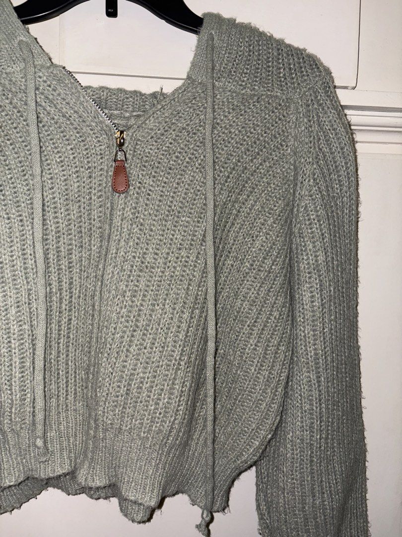 Knitted Crochet Cropped Hoodie (Category: Longsleeves) located in Bacoor. Submitted by tcg111 (Listing ID 1433744687, Image 1). Description: This is more sage green in person hehe.