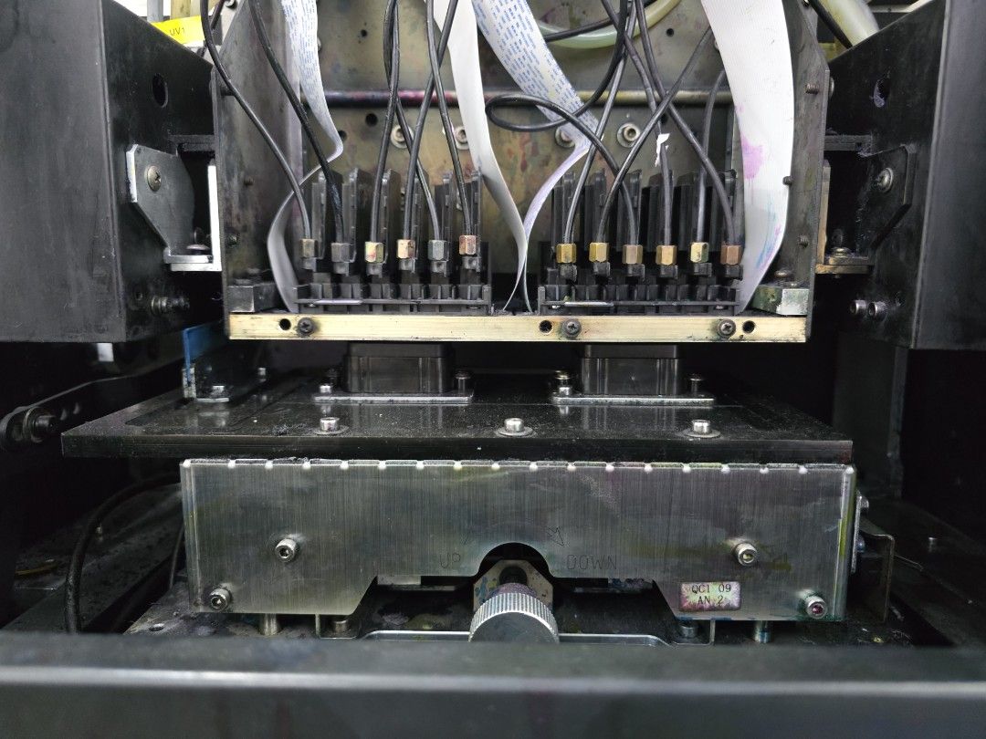 Large Format Printer (Category: Printers, Scanners & Copiers) located in Masai. Submitted by Bibobillbo (Listing ID 1433643831, Image 2). Description: 3.2M Eco Solvent Printer – 6 Head (XP600) – Production Ready Printing width: 3.2 meters Printheads: 6 heads (XP600 – 2 units installed) Ink type: Eco solvent Condition: Well maintained, fully operational Output: High-speed large format printing (banners, tarpaulin, stickers, etc.) Feeding system: S