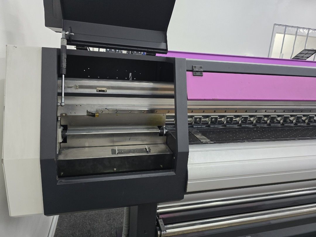 Large Format Printer (Category: Printers, Scanners & Copiers) located in Masai. Submitted by Bibobillbo (Listing ID 1433643831, Image 3). Description: 3.2M Eco Solvent Printer – 6 Head (XP600) – Production Ready Printing width: 3.2 meters Printheads: 6 heads (XP600 – 2 units installed) Ink type: Eco solvent Condition: Well maintained, fully operational Output: High-speed large format printing (banners, tarpaulin, stickers, etc.) Feeding system: S