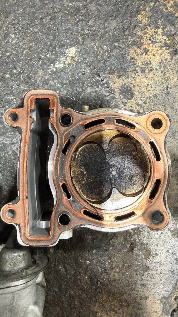 Lc135 spec engine (Category: Motorcycle Accessories) located in Singapore. Submitted by quickdeal_7 (Listing ID 1433767607, Image 3). Description: Pm for more info Used for only 3 weeks All still good condition Comes with carburator also Negotiable .