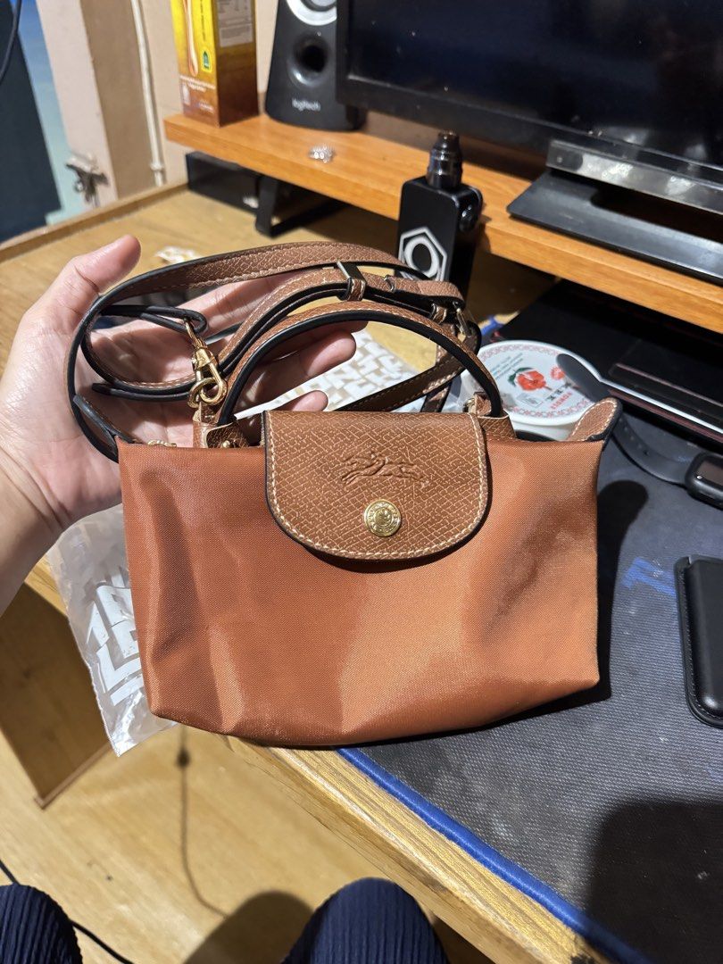 lc mini (Kategori: Tas & Dompet Wanita) berada di Banjarmasin. Dikirim oleh its.agooddeal (ID iklan 1433623338, Gambar 1). Deskripsi: baru di pakai sekali, warna cognac, bisa oren yaa.