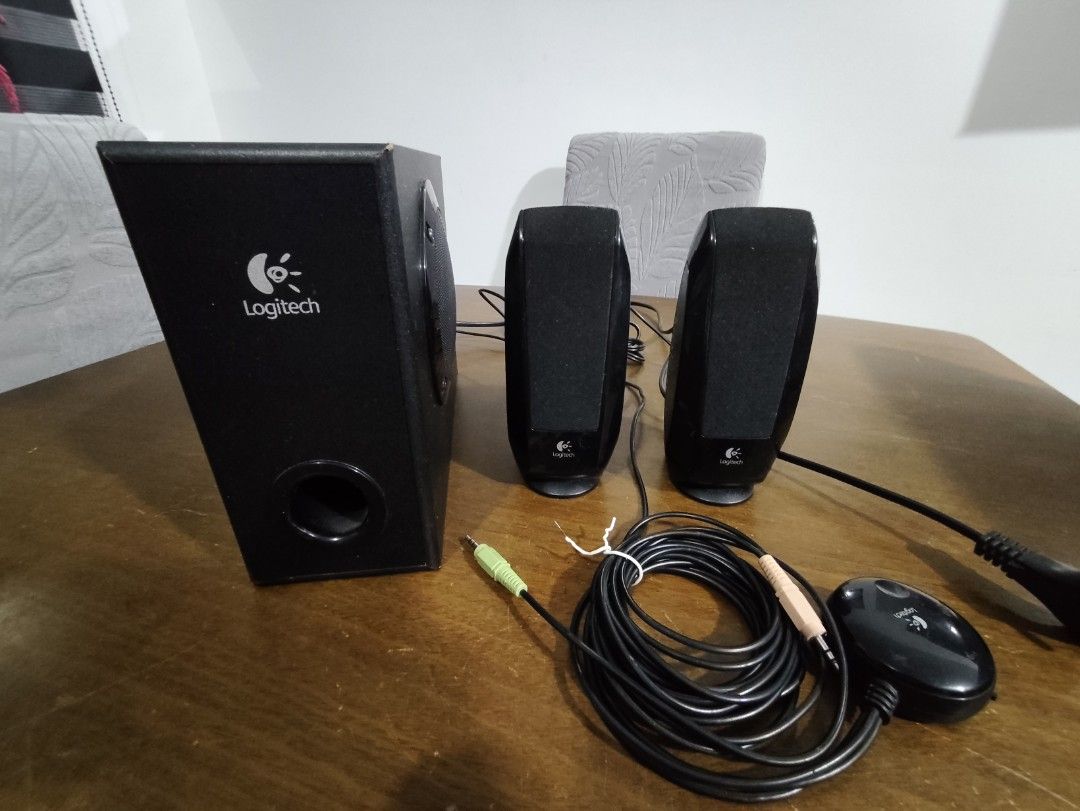 Logitech S_220 speaker (Category: Soundbars, Speakers & Amplifiers) located in Malolos. Submitted by erwincalip (Listing ID 1433742848, Image 1). Description: Logitech S220 computer speakers enhance the sound capability of any computer system. By combining a pair of wired satellite speakers (each capable of handling 4 watts) and a ported, 9-watt subwoofer, these Logitech computer speakers add new audio depth and punch compared to the built-in spe
