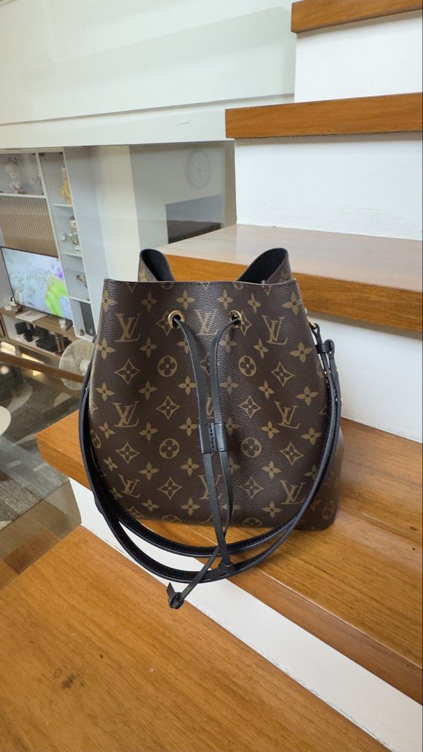 Louis Vuitton Monogram NeoNoe MM (Category: Luxury Bags & Wallets) located in Plaridel. Submitted by kathtrene_alonzo39 (Listing ID 1433655339, Image 1). Description: - Authentic Louis Vuitton bucket bag - Classic monogram canvas - Drawstring closure - Detachable shoulder strap - Gold-tone hardware - Black leather trim - Stylish and versatile design.