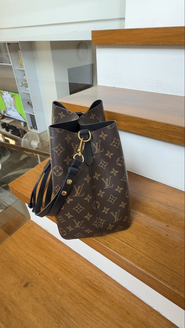 Louis Vuitton Monogram NeoNoe MM (Category: Luxury Bags & Wallets) located in Plaridel. Submitted by kathtrene_alonzo39 (Listing ID 1433655339, Image 3). Description: - Authentic Louis Vuitton bucket bag - Classic monogram canvas - Drawstring closure - Detachable shoulder strap - Gold-tone hardware - Black leather trim - Stylish and versatile design.