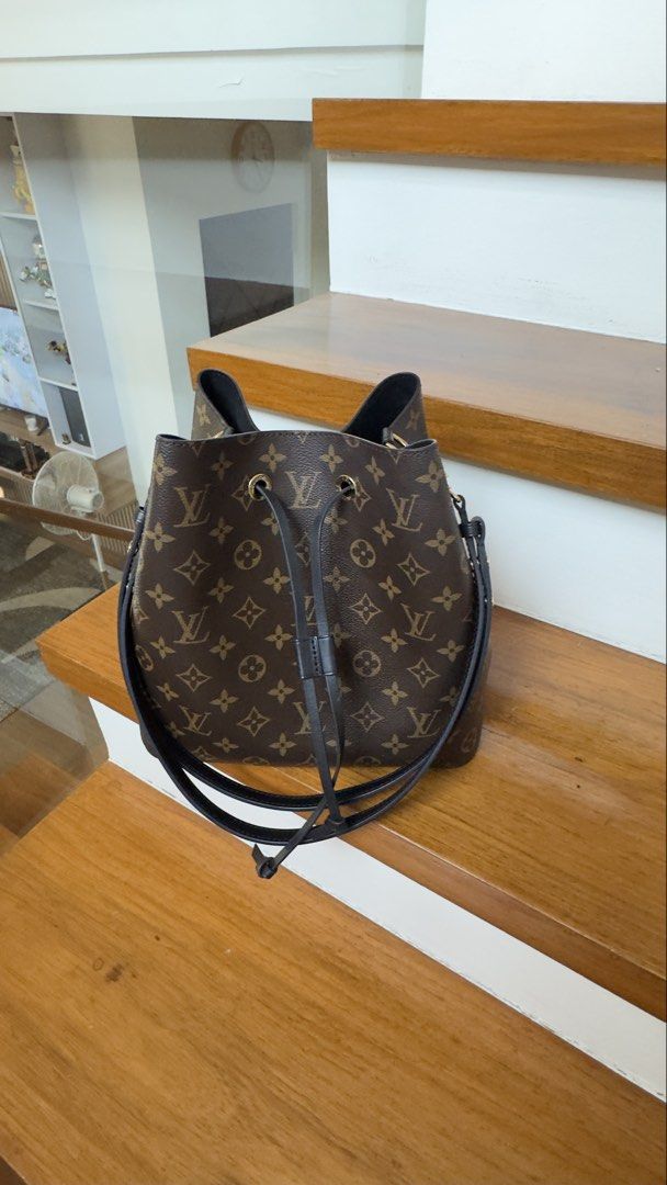 Louis Vuitton Monogram NeoNoe MM (Category: Luxury Bags & Wallets) located in Plaridel. Submitted by kathtrene_alonzo39 (Listing ID 1433655339, Image 2). Description: - Authentic Louis Vuitton bucket bag - Classic monogram canvas - Drawstring closure - Detachable shoulder strap - Gold-tone hardware - Black leather trim - Stylish and versatile design.
