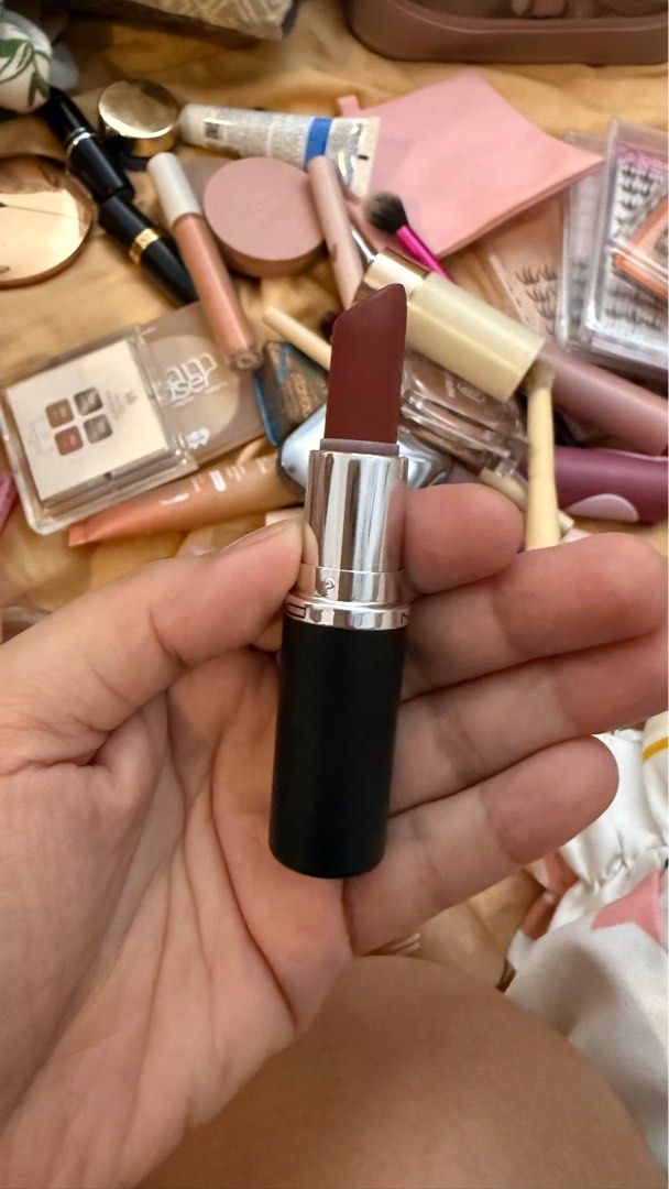 Mac Whirl (Category: Makeup) located in Paranaque City. Submitted by declutteringFA (Listing ID 1433583890, Image 1). Description: Used only 2x No more box A73 code.