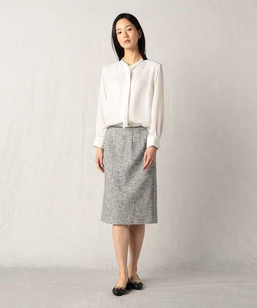 Michel Klein Tweed Gray Skirt (Category: Everything Else Others) located in Pasay City. Submitted by thevintageeditbyashley (Listing ID 1433682239, Image 1). Description: - Michel Klein tweed pencil skirt - Size 38 - Fabric: Rayon, acrylic, and polyester blend - Classic pencil skirt silhouette - Subtle textured pattern - Decorative trim on waistband - Light-colored lining -Office, Office Siren, Preppy, Old Money, Classy, Business casual, Formal, 