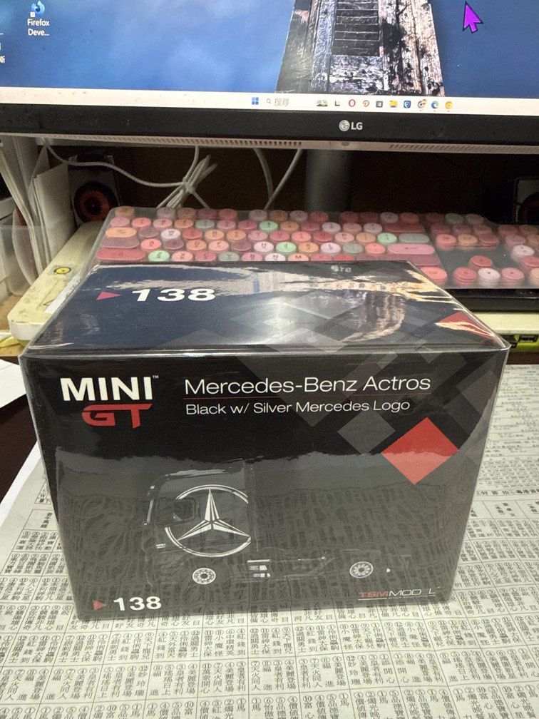 monitor （分類：汽車模型）位於 Hong Kong。 由 monreve2018 提交（商品編號 1433741642，圖片 1）。簡介： 全新138號benz貨櫃車頭$500. 有意pm約交收。