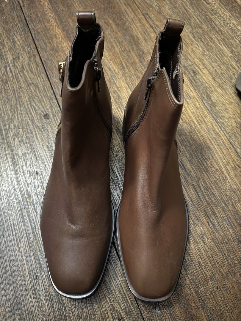 M&S Ladies Leather Boots Brown Size 8 (Category: Boots) located in Manila. Submitted by lisa.ono (Listing ID 1433660249, Image 2). Description: Never used, brown Marks & Spencer leather boots. Size 8, ladies. Rfs: no plans of using it anymore .