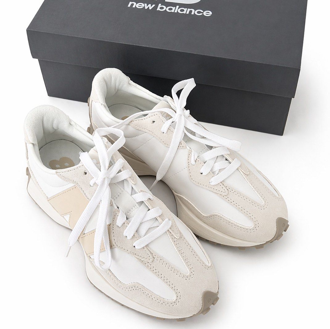 New Balance 327 Sneakers (Category: Sneakers) located in Antipolo. Submitted by cl026 (Listing ID 1433623399, Image 1). Description: - New Balance 327 sneakers - Color: White and beige - Features the iconic New Balance logo - Retro design - Includes original box - White laces.