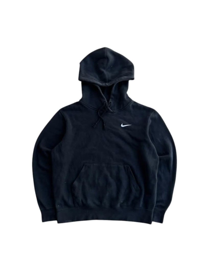 Nike Hoodie Black (Category: Hoodies) located in Manila. Submitted by eightofour (Listing ID 1433610493, Image 1). Description: 25 X 23 MEDIUM MINIMAL SIGN OF USAGE - Black Nike hoodie - Size: M - Small white Nike logo on chest - Hood with drawstrings - Kangaroo pocket - Comfortable material - Inside tag visible - Perfect for casual & streetwear.