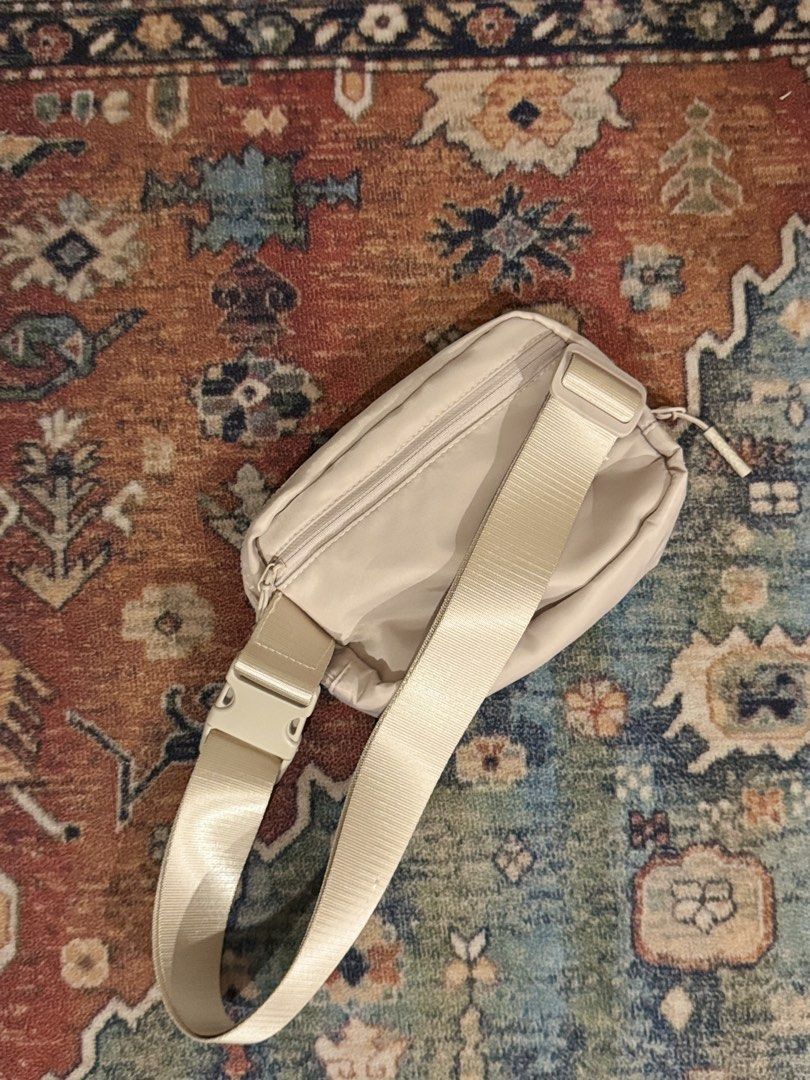 No Brand Belt Bag (Category: Cross-body Bags) located in Quezon City. Submitted by kfrys (Listing ID 1433655965, Image 2). Description: Size: one size (size comparison: same as lululemon everywhere belt bag 1L) .
