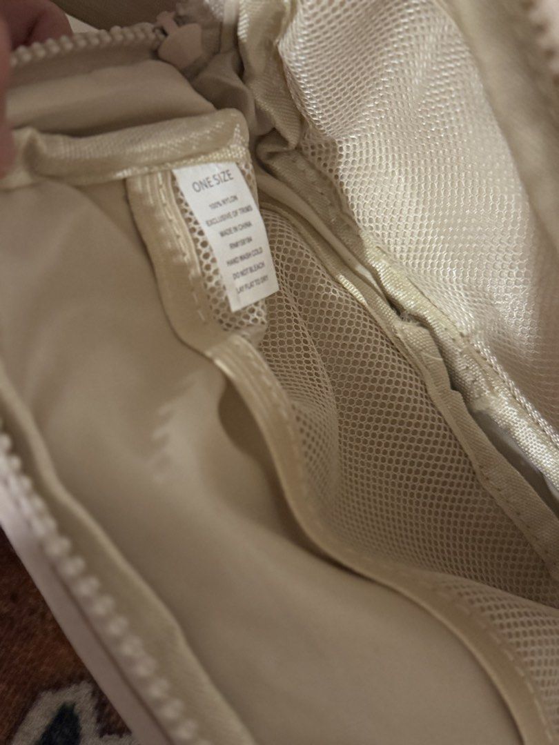 No Brand Belt Bag (Category: Cross-body Bags) located in Quezon City. Submitted by kfrys (Listing ID 1433655965, Image 3). Description: Size: one size (size comparison: same as lululemon everywhere belt bag 1L) .