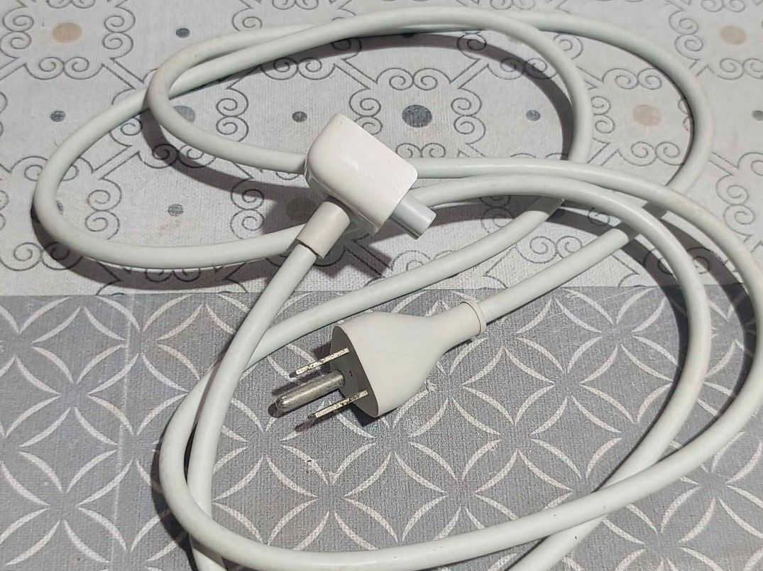 ORIGINAL MAC BOOK Extension Power Cord. (Category: Chargers) located in Binan City. Submitted by zencloud_801473 (Listing ID 1433726122, Image 2). Description: ORIGINAL MAC BOOK Extension Power Cord. Not used (dinagagamit) .