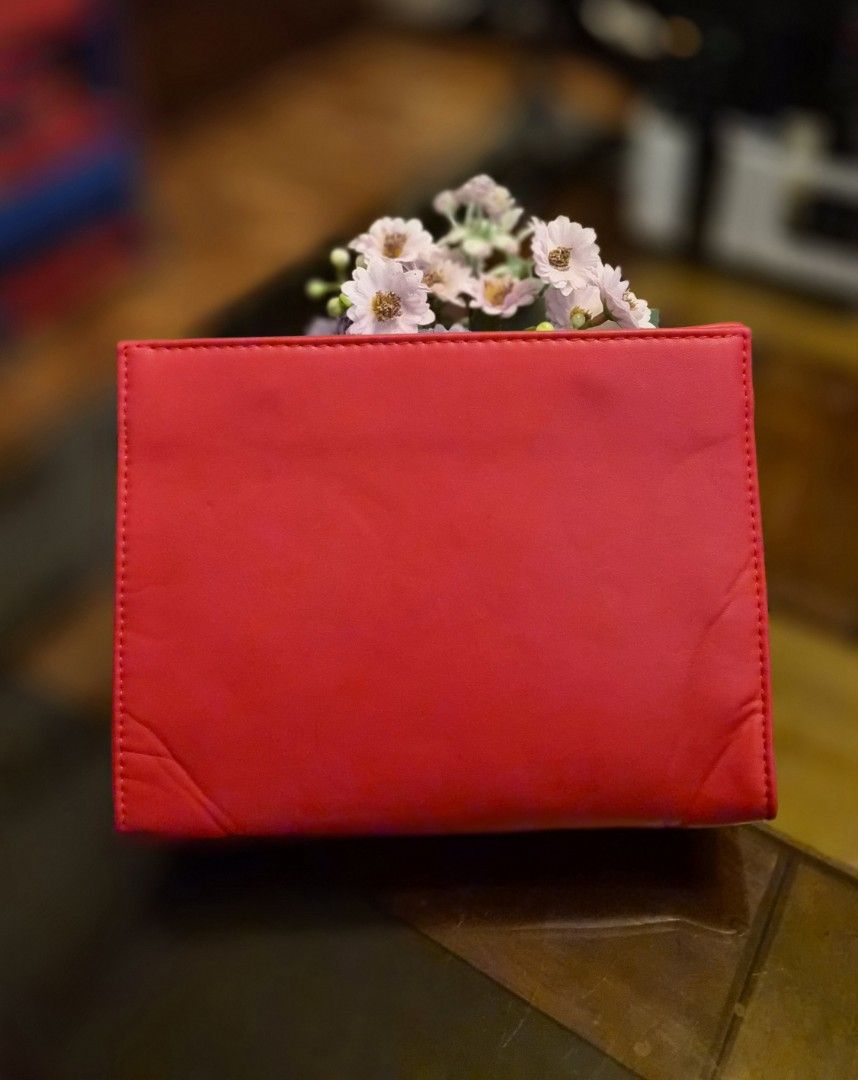 Original YSL Beauty Cosmetic Pouch (Category: Luxury Bags & Wallets) located in Cabanatuan. Submitted by meyrasol (Listing ID 1433706147, Image 2). Description: authentic gwp (gift with purchase) may visible fold marks lang pero unused condition pa.