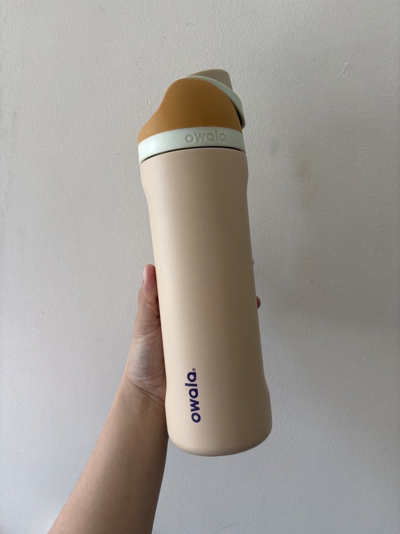 Owala FreeSip Water Bottle 24oz Water Desert (Category: Water Bottles & Tumblers) located in Taguig. Submitted by anik.ph (Listing ID 1433590142, Image 1). Description: - Owala FreeSip water bottle - Color scheme: Tan body, brown top, mint green accent - Features the Owala logo - Made of durable material - Includes a convenient handle - Designed to keep drinks cold - Ideal for everyday use - w flaws, if any, barely noticeable .