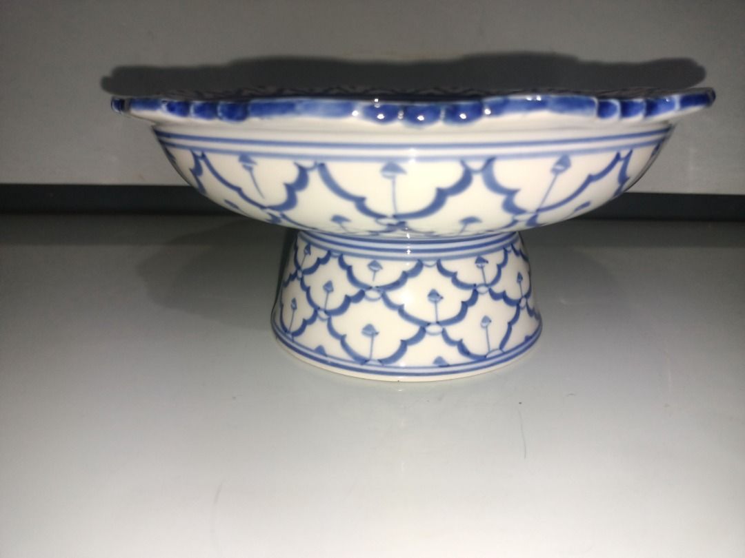 Pedestal Footed Bowl (Category: Dinnerware & Cutlery) located in Munoz. Submitted by larryc1212 (Listing ID 1433736324, Image 2). Description: Pedestal Footed Bowl Item may include some scratches due to age, as is were is basis Item can be pick up in our Japan surplus shop located in Munoz Nueva Ecija Shipping available at buyer expense Bank Transfer payment. Payment first policy..