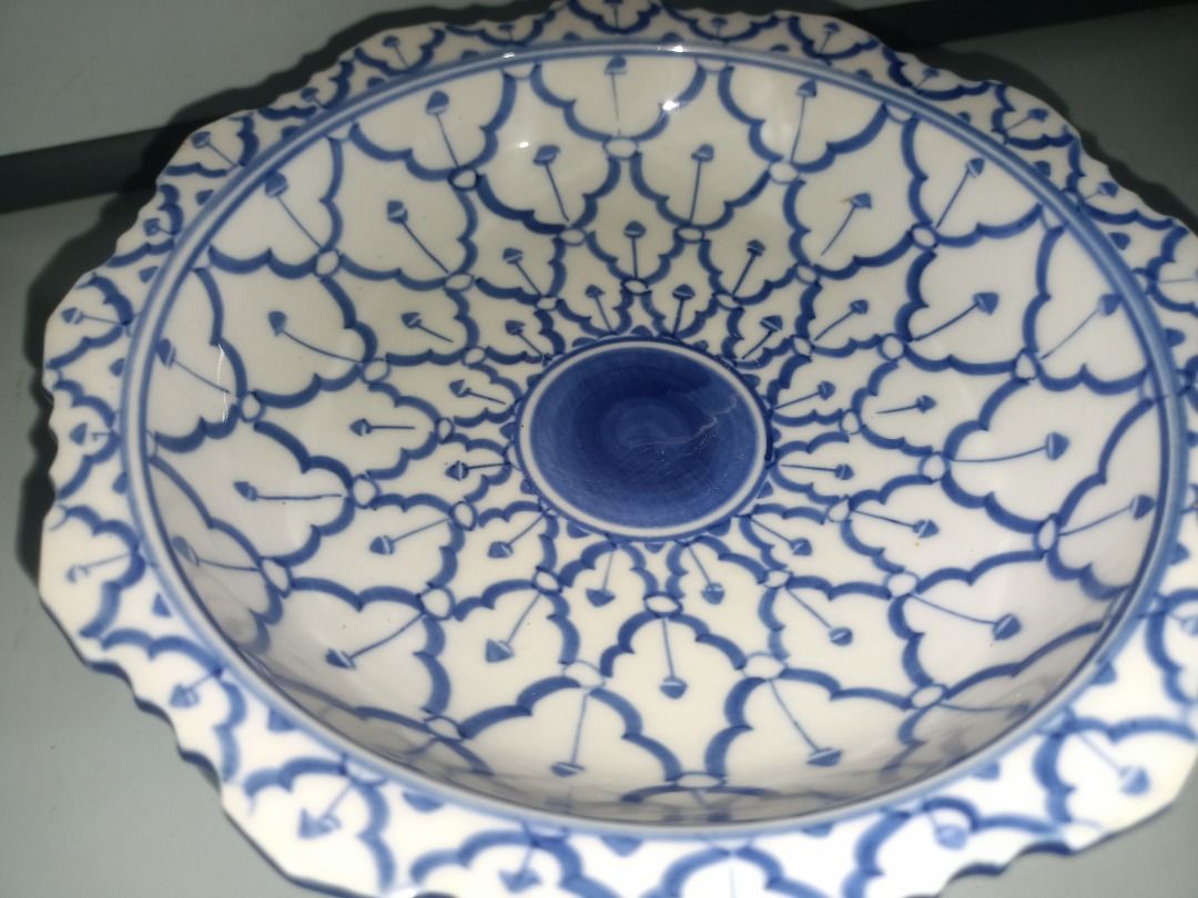 Pedestal Footed Bowl (Category: Dinnerware & Cutlery) located in Munoz. Submitted by larryc1212 (Listing ID 1433736324, Image 3). Description: Pedestal Footed Bowl Item may include some scratches due to age, as is were is basis Item can be pick up in our Japan surplus shop located in Munoz Nueva Ecija Shipping available at buyer expense Bank Transfer payment. Payment first policy..