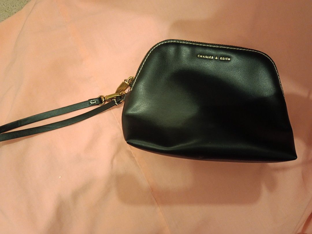 Pouch （分類：手袋及銀包）位於 Hong Kong。 由 annechu27 提交（商品編號 1433711539，圖片 3）。簡介： 。