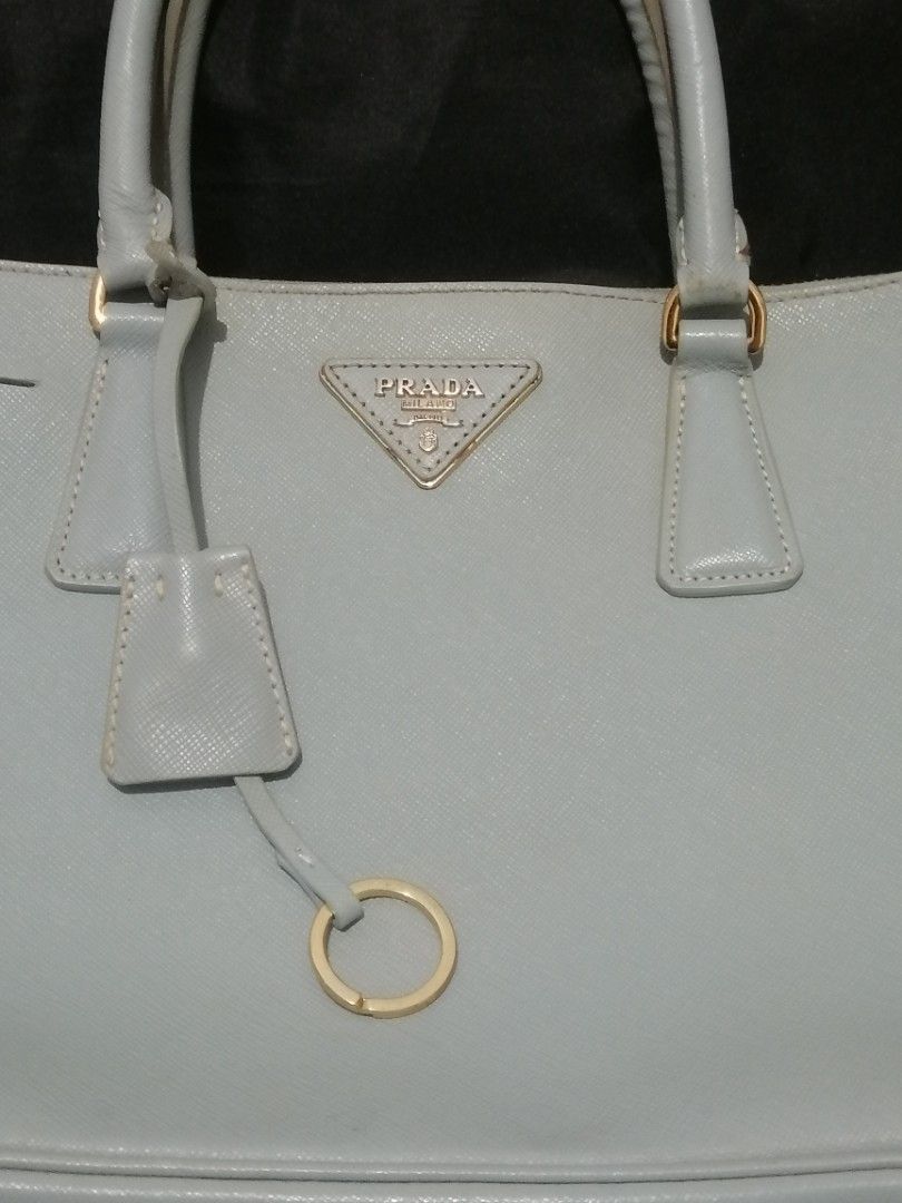 Prada saffiano Galleria (Category: Luxury Bags & Wallets) located in Caloocan City. Submitted by anthriftdepot (Listing ID 1433781528, Image 3). Description: Minimal sign of usage Still in good condition complete tag No major issue See photo for reference.