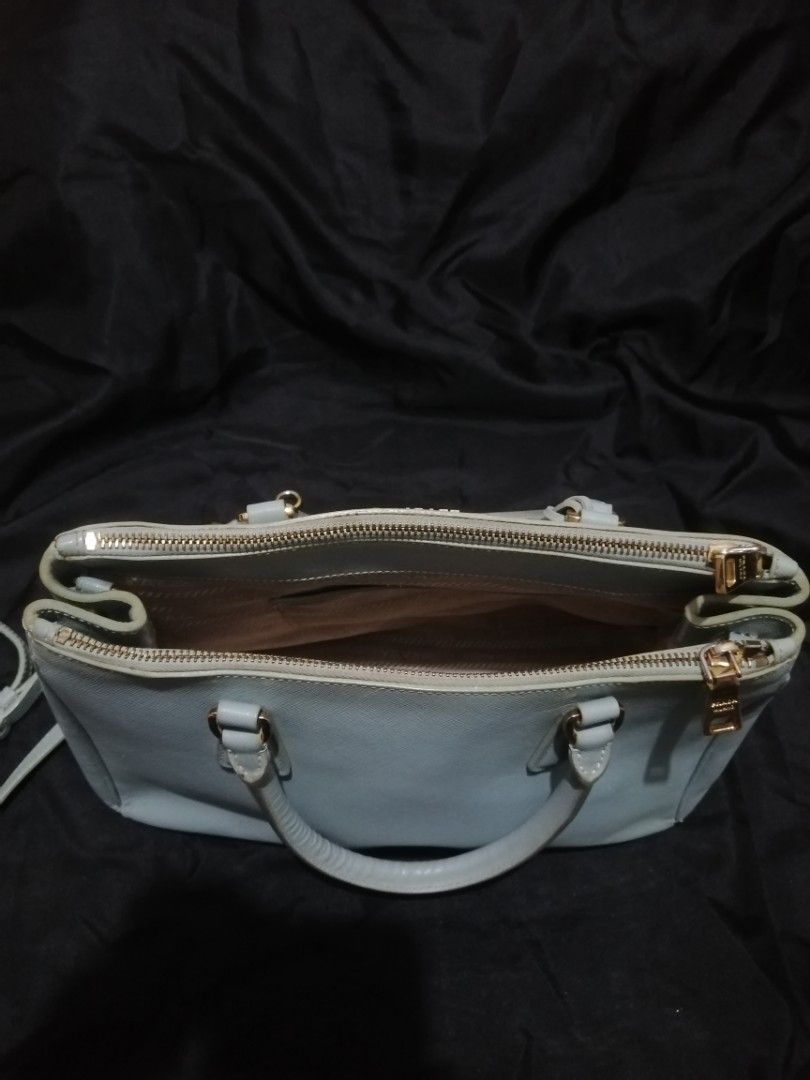 Prada saffiano Galleria (Category: Luxury Bags & Wallets) located in Caloocan City. Submitted by anthriftdepot (Listing ID 1433781528, Image 2). Description: Minimal sign of usage Still in good condition complete tag No major issue See photo for reference.