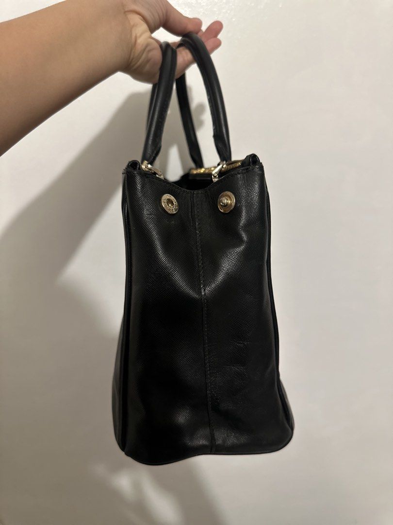 Prada Saffiano Galleria (Category: Luxury Bags & Wallets) located in Batangas. Submitted by tidyandchic (Listing ID 1433675494, Image 2). Description: Authentic Prada black handbag Shows signs of use but still in great condition No major flaws, just normal wear Actual item in photos, what you see is what you get No returns.