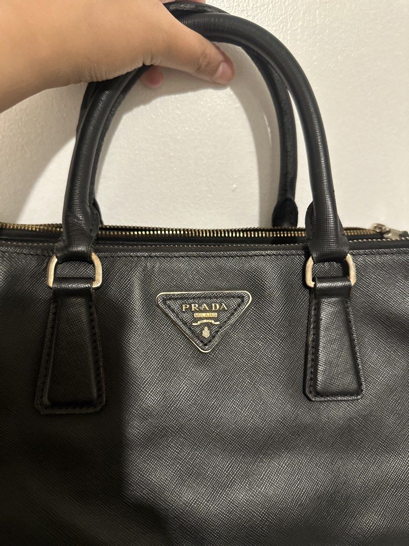 Prada Saffiano Galleria (Category: Luxury Bags & Wallets) located in Batangas. Submitted by tidyandchic (Listing ID 1433675494, Image 3). Description: Authentic Prada black handbag Shows signs of use but still in great condition No major flaws, just normal wear Actual item in photos, what you see is what you get No returns.