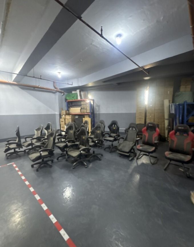 PRELOVED Gaming Chair (Category: Other Accessories) located in Manila. Submitted by gigaware (Listing ID 1433664333, Image 2). Description: VAILABLE 💺 PRELOVED Gaming Chair 📸 Actual condition already shown in photos ₱300 only! OPEN FOR TAKE ALL!!! ✔️ What you see is what you get ✔️ No hidden details, check photos carefully For Pickup and Lalamove bookings only! 📍 497–499 Honorio Lopez Blvd, Manila 📩 Ms. Innah - 09674722888 / 09560812021 / 095