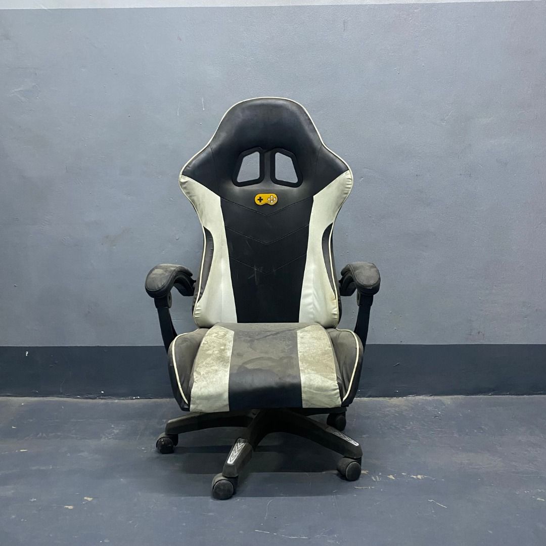 PRELOVED Gaming Chair (Category: Other Accessories) located in Manila. Submitted by gigaware (Listing ID 1433664333, Image 3). Description: VAILABLE 💺 PRELOVED Gaming Chair 📸 Actual condition already shown in photos ₱300 only! OPEN FOR TAKE ALL!!! ✔️ What you see is what you get ✔️ No hidden details, check photos carefully For Pickup and Lalamove bookings only! 📍 497–499 Honorio Lopez Blvd, Manila 📩 Ms. Innah - 09674722888 / 09560812021 / 095