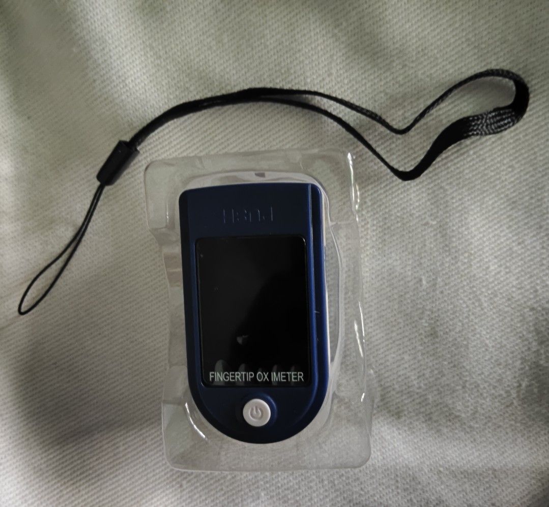 Pulse Oximeter (Category: Health Monitors & Weighing Scales) located in Manila. Submitted by leekaeori (Listing ID 1433633399, Image 2). Description: Brand new pulse oximeter (rfs: extra) Opened once to check if working The equipment has no issues (p.s I received the box like this) 500 if oximeter only, 550 if with batteries MOP:Gcash MOD: Jnt or lalamove (shouldered by the buyer).