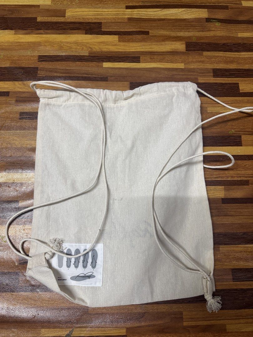 Rapha bag (Category: Cross-body Bags) located in Simpang Ampat. Submitted by cyclingabib (Listing ID 1433779331, Image 2). Description: Rapha bag .