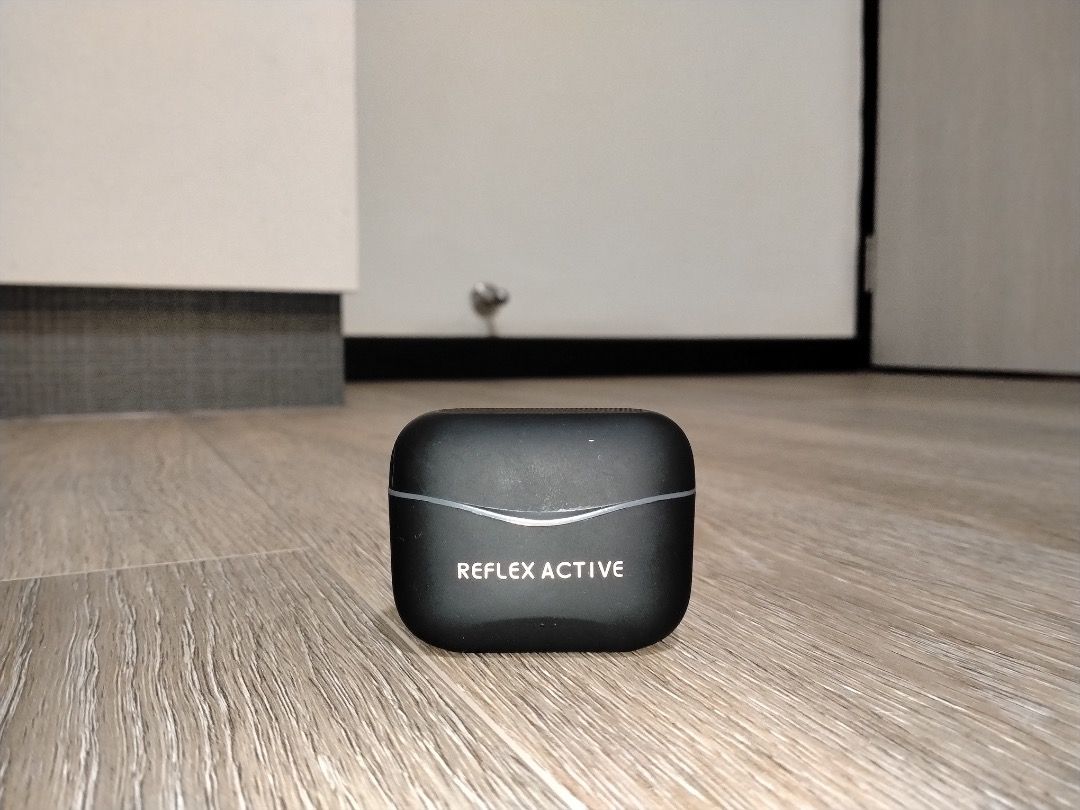 Reflex Active Wireless Earbuds (Category: Earphones) located in Singapore. Submitted by baller122 (Listing ID 1433779754, Image 1). Description: - Reflex Active wireless earbuds - bought for 30 selling for 20 - USB-C charging port -sell away as i did not like it -not used at all just don’t have the casing -fast deal 17 take and go -cash only.