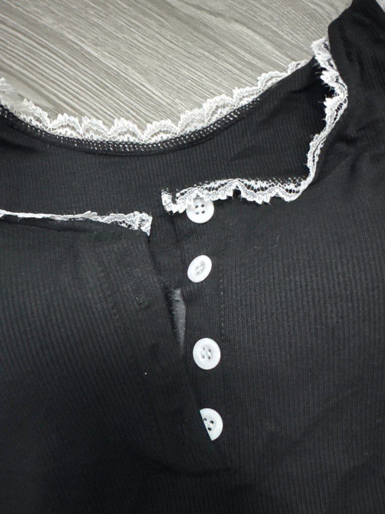 Singlets with padding (Category: Sleeveless) located in Kajang. Submitted by xy001015 (Listing ID 1433697345, Image 2). Description: Bundle for RM20.
