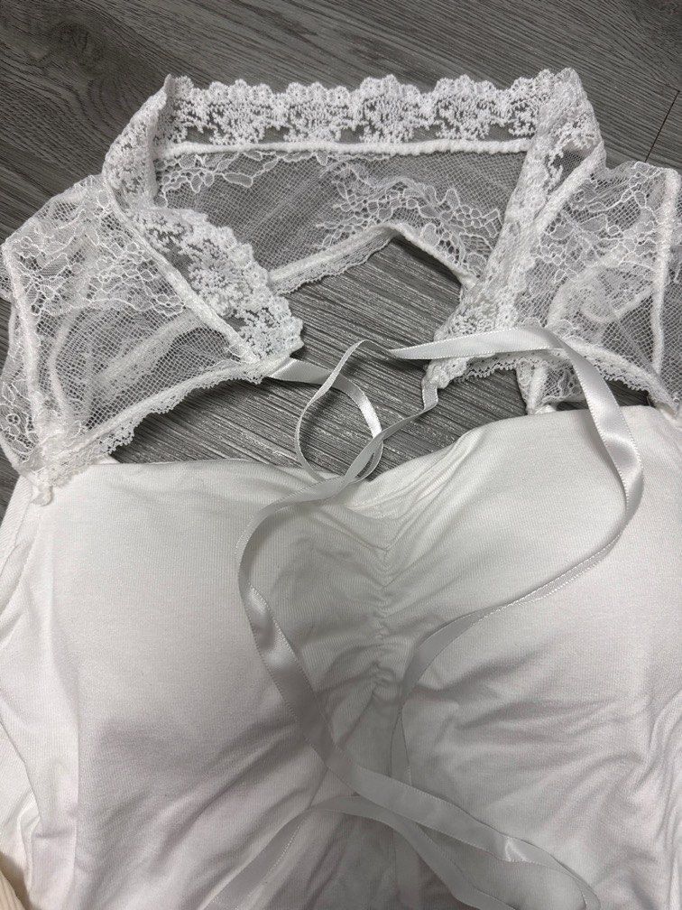 Singlets with padding (Category: Sleeveless) located in Kajang. Submitted by xy001015 (Listing ID 1433697693, Image 2). Description: Bundle for RM30.