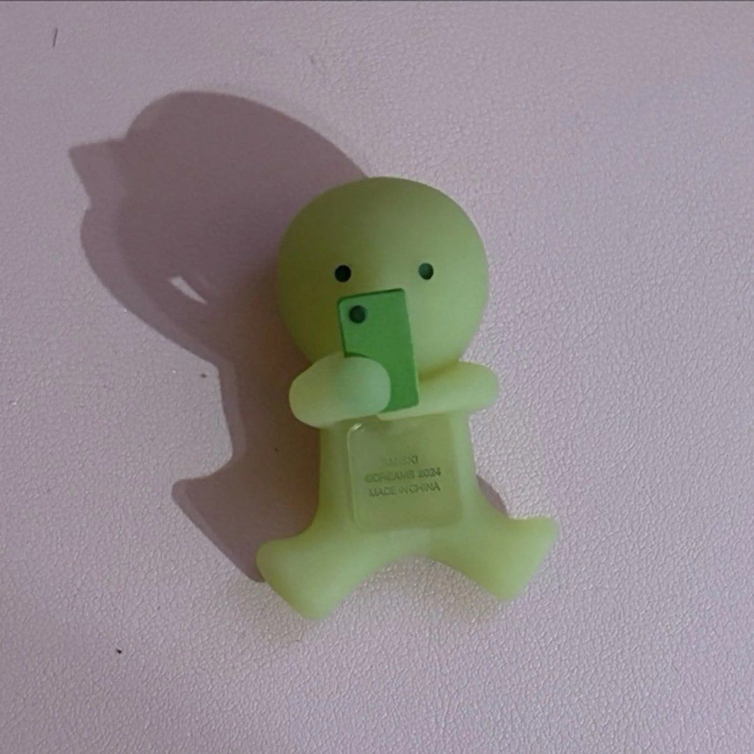 smiski hipper - smartphone (Category: Designer & Blind Box Toys) located in Singapore. Submitted by chickenbiskit (Listing ID 1433738331, Image 1). Description: brand new, sealed in foil.
