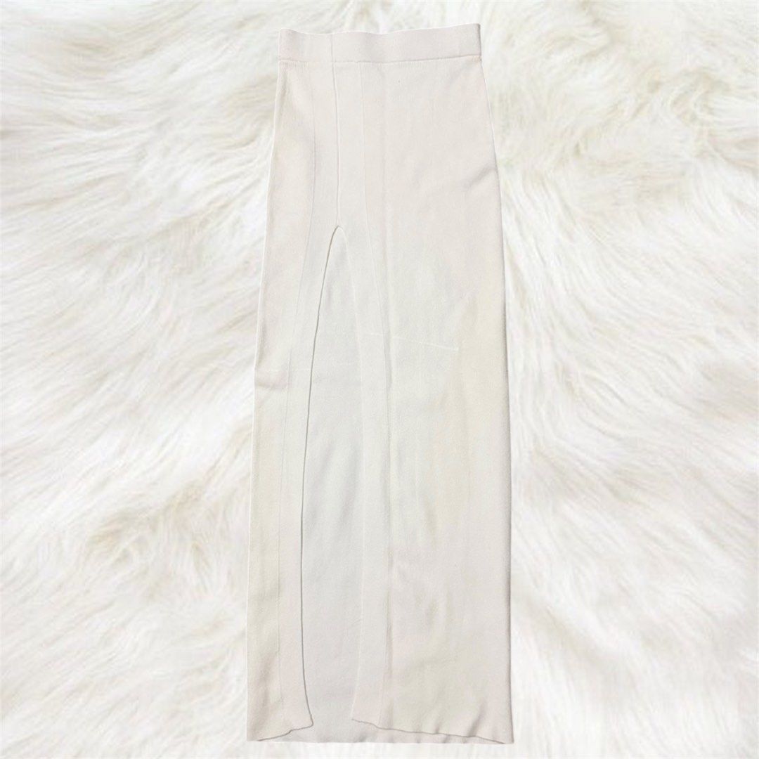 Sodamoda Knit Skirt (Category: Skirts) located in Manila. Submitted by bluebubblegum (Listing ID 1433780569, Image 1). Description: - bought for 649 aed (~₱10.5k).