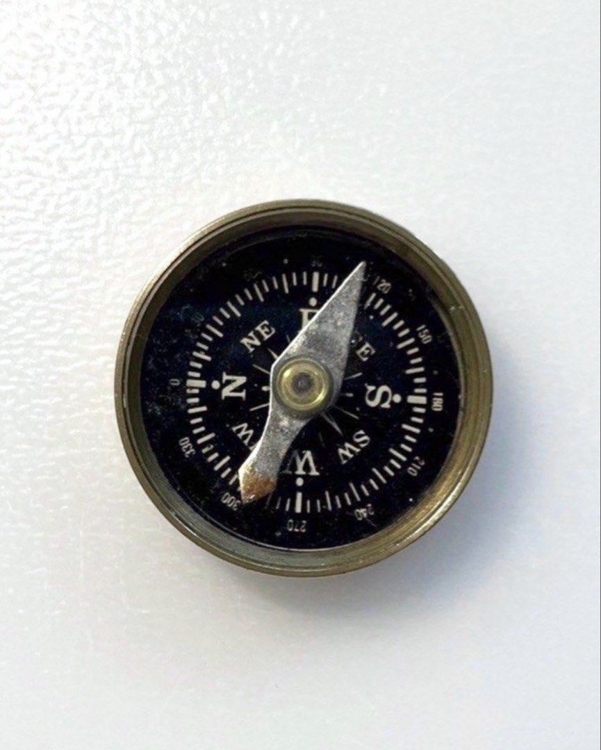 Solid Brass Compass (Category: Vintage Collectibles) located in Singapore. Submitted by jesslee8899 (Listing ID 1433646791, Image 1). Description: Vintage solid heavy brass compass Diameter 3.5cm In working condition Collector’s item .