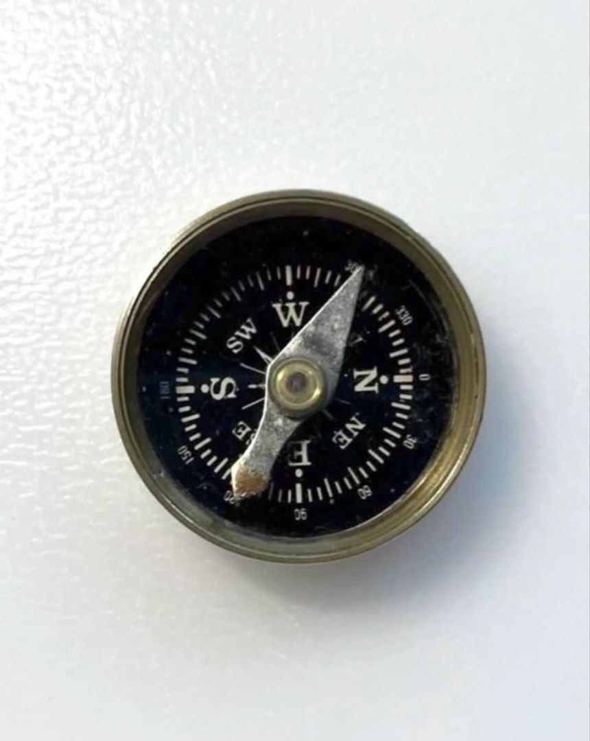 Solid Brass Compass (Category: Vintage Collectibles) located in Singapore. Submitted by jesslee8899 (Listing ID 1433646791, Image 2). Description: Vintage solid heavy brass compass Diameter 3.5cm In working condition Collector’s item .