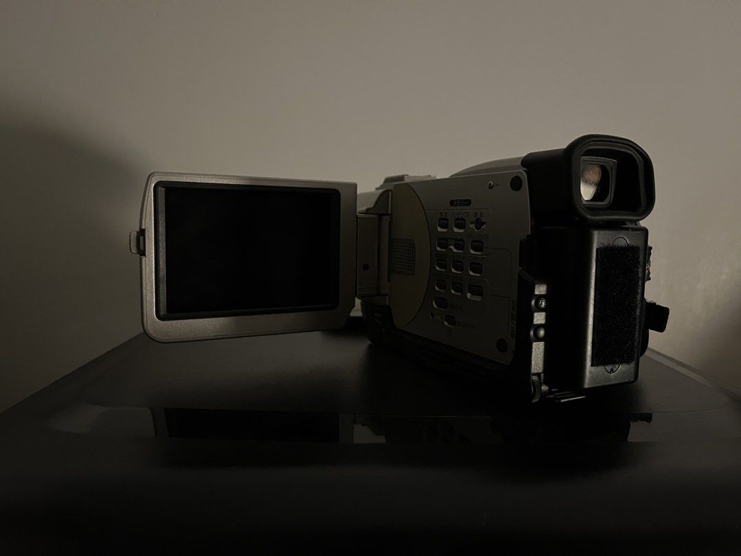 SONY DCR TRV20 camcorder/handycam, Photography, Cameras on Carousell