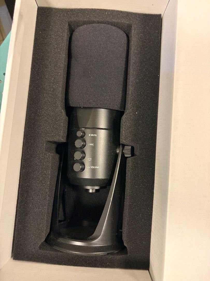 SUPERLUX L401U 1"大振膜 USB 錄音咪 condenser microphone （分類：咪高風/麥克風）位於 Hong Kong。 由 blackwhitemilk 提交（商品編號 1433772857，圖片 2）。簡介： 只打開過包裝 沒有使用過 原價$1190。