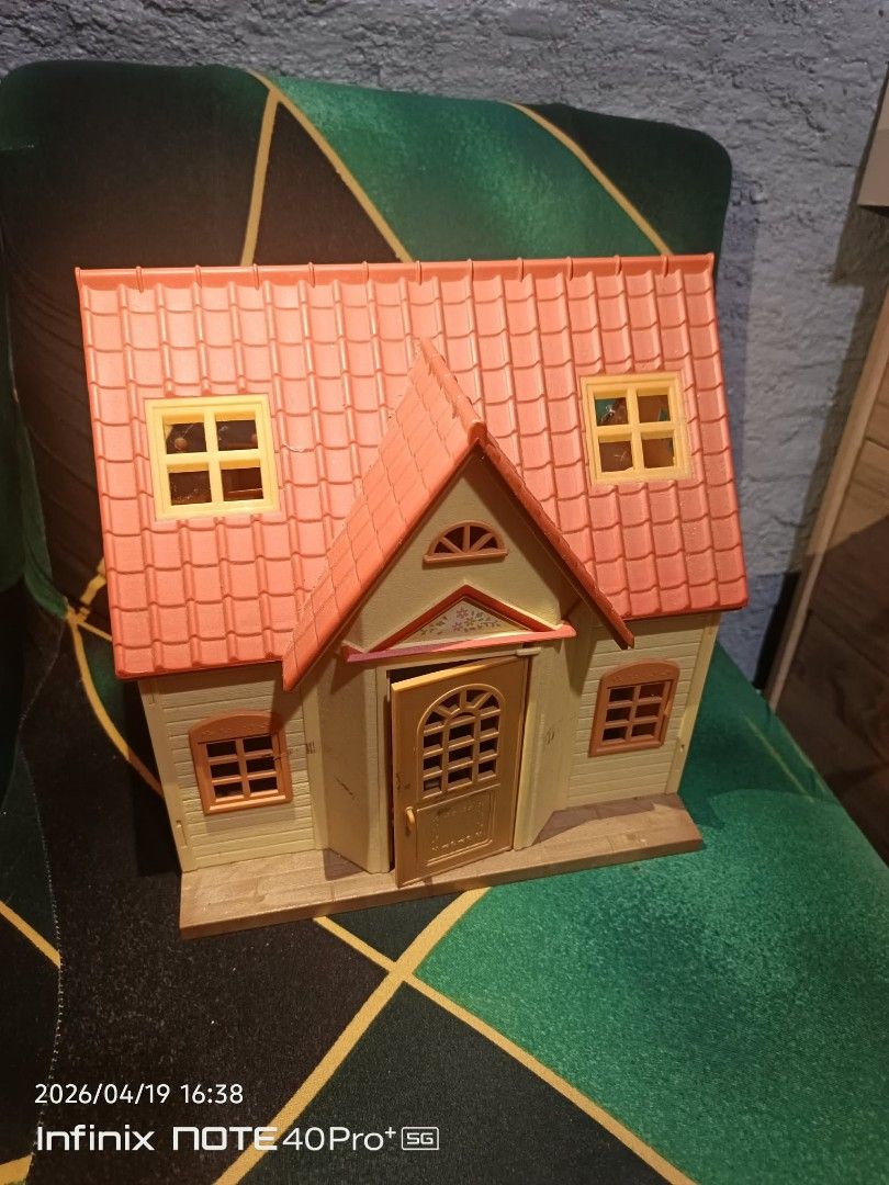 Sylvanian family red roof cosy started cottage (Category: Kids Toys) located in Manila. Submitted by rosegomez046149 (Listing ID 1433719017, Image 2). Description: comes wirh the original sets and other additional items...in good condition. no box.