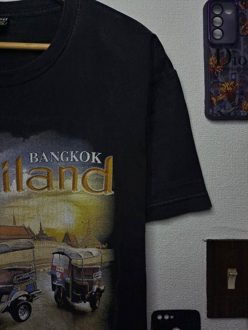 Thailand Souvenir (Category: Tshirts & Polo Shirts ) located in Manila. Submitted by yaseen__73 (Listing ID 1433763338, Image 2). Description: Black crewneck t-shirt is a Thailand souvenir graphic tee featuring tuk-tuks and the Temple of the Emerald Buddha. Wearing Size : M on Tag Dimensions : W21 x L27 Color Rate : 9.2/10 - Good Fade - Very Good Condition 🔥 PRE - OWNED 🔥 580.00 or Best Offer 🫴 Courier : J&T Express 🚛 Lalamove 🛵 Seller's Loc